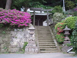 250px-P4280116_Jyuniso_shrine_sacred_arch