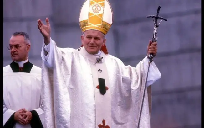 João Paulo II Com os Braços Abertos 