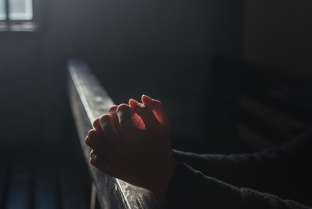 Mãos em Posição de Oração 